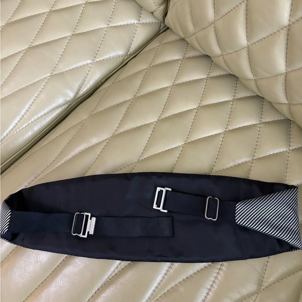 Black & Silver Men's Cummerbund & Bow Tie Set - used just once on a cruise. - Picture 6 of 6